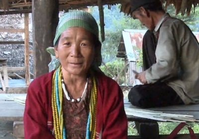 Мова цієї жінки, що мешкає у північно-східній частині Індії, може зникнути разом із нею. Фото: endangeredlanguages.com