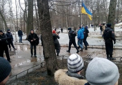 В Петербурге во время шествия памяти Немцова задержали парня с флагом Украины