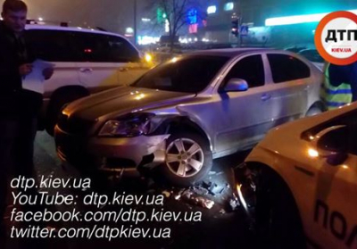 В Киеве произошло ДТП с участием автомобиля полиции, - ФОТО
