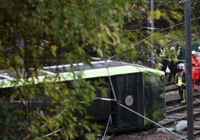 В Лондоне трамвай сошел с рельсов, есть погибшие