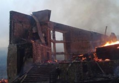 В Буковеле сгорел деревянный отель сына Януковича