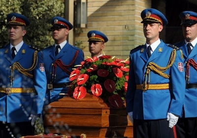 У Сербії з військовими почестями похоронили вдову маршала Тіто