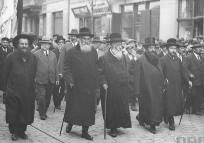Представники Варшавського рабинату на демонстрації проти заборони виїзду до Палестини, 1930 рік. Фото: Національний цифровий архів Польщі.
