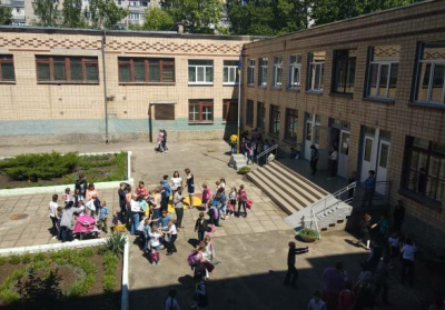 У Миколаєві через розпилення газу зі школи евакуювали 400 учнів
