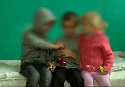 У Бердичеві мати замкнула трьох дітей на два дні в неопалюваному будинку