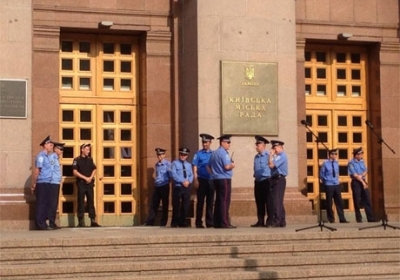 Киевсовет хочет заставить активистов Евромайдану покинуть админздания