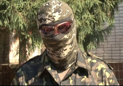 Доброволец из Луганска хочет найти чеченцев, которые на глазах казнили его семью: Вы, шакалы, лишили меня всего, - видео 