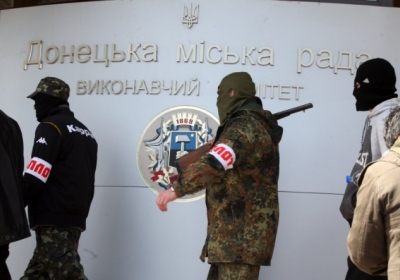 Яценюк требует от сепаратистов покинуть занятые админздания