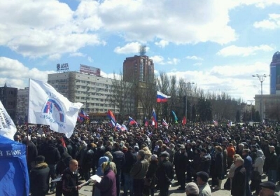 Проросійські активісти вимагають федералізації у Донецьку, - фото