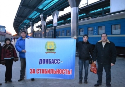 Донецькі регіонали відправили в Київ на мітинг 3 тис прихильників