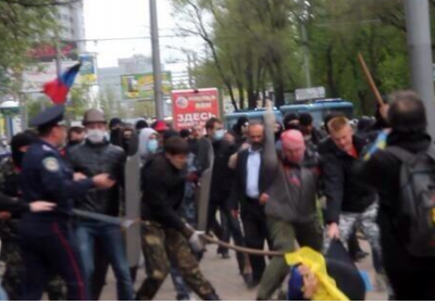 На мітингу в Донецьку міліціонера контузило від вибуху