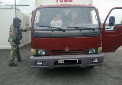 Пограничники на Донбассе задержали грузовик с 10 банкоматами, - ФОТО