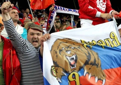 В Венгрии на чемпионате мира россиян заставили снять футболки с символикой СССР