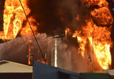 На нефтебазе возле Киева произошел взрыв: 6 пожарных госпитализировали - Аваков