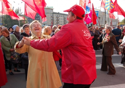 Україна почервоніла: комуністи відсвяткували річницю Жовтневої революції