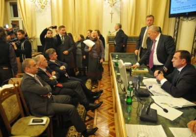 На сесію Львівської облради, на якій мали розглядати питання недовіри Салу, не прийшли депутати