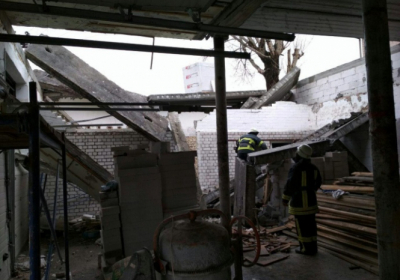 На будівництві у Києві обвалились плити: одна жінка загинула