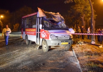 У Миколаєві вантажівка влетіла в переповнену маршрутку: є загиблі