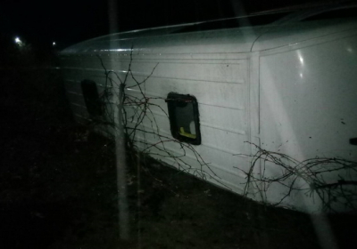 Микроавтобус с работниками перевернулся на Закарпатье: есть пострадавшие