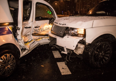 В Киеве Range Rover влетел в полицейский автомобиль