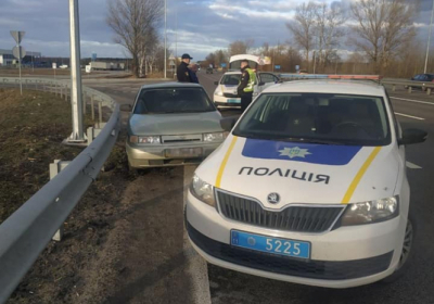 На одесской трассе под Киевом патрульные с погоней задержали пьяного водителя