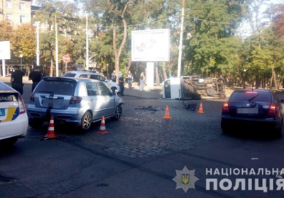 Поліцейська погоня у Дніпрі закінчилася великим ДТП із маршруткою