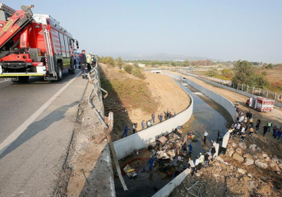В Турции грузовик с мигрантами упала с моста: 22 погибших