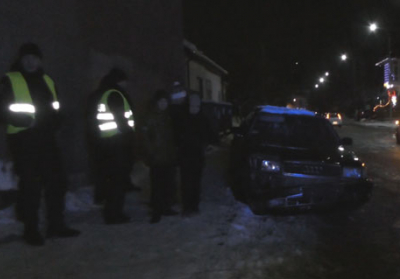 На Рівненщині п'яний водій протаранив авто патрульних і врізався в стіну будинку, - ВІДЕО