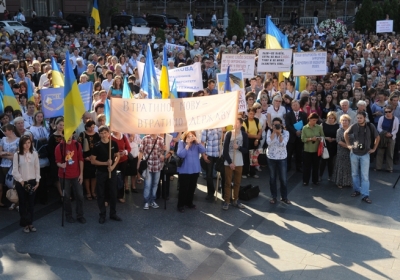 Половина українців проти офіційного статусу російської мови