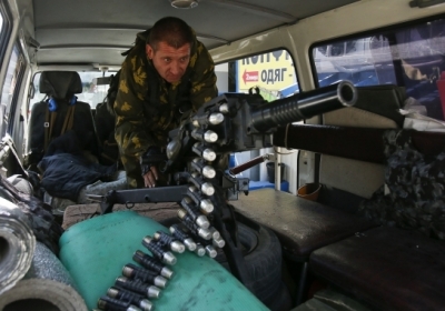На подконтрольных территориях боевики маскируют военную технику во дворах мирных жителей