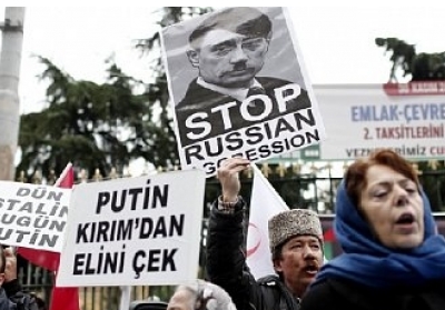 В Турции во время визита Путина крымские татары организовали протест