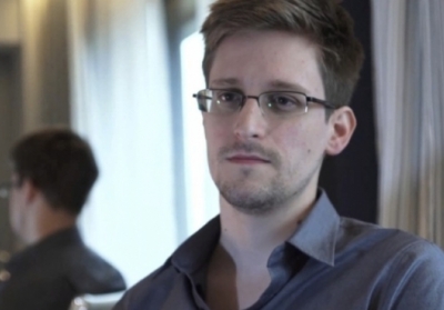 Сноуден попросив політичного притулку в Росії