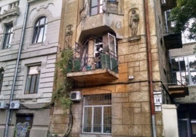 В Одессе обвалились три балкона