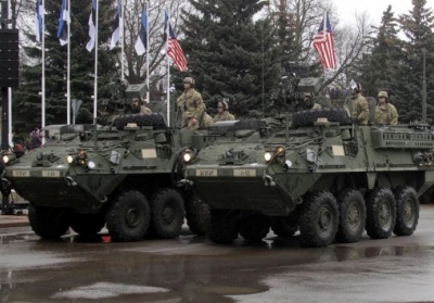 Подразделения НАТО провели военный парад на границе с Россией