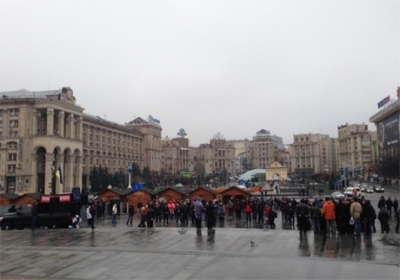 Столичний Євромайдан витісняє головна ялинка країни (фото, відео)