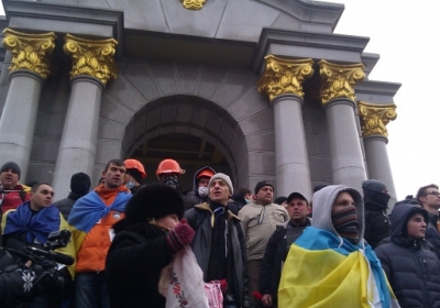 Митингующие отвоевали Майдан Независимости - милиция отступила