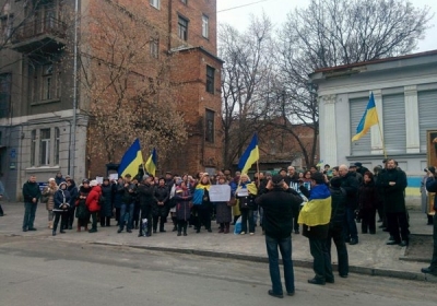 Під посольствами РФ проходять мітинги на підтримку Савченко