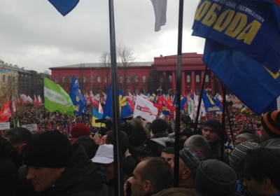 На мітинг у Києві прийшли близько 5 тисяч людей. Усі чекають Луценка