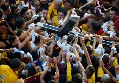 Католики Філіппін попросили зцілення у Чорного Назарянина