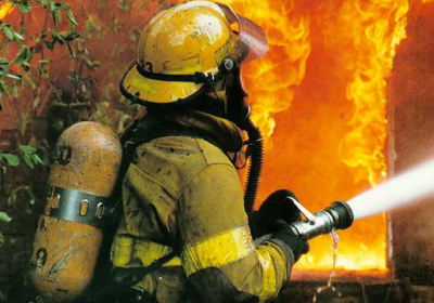 На Днепропетровщине пожарные тушат пожар на полигоне