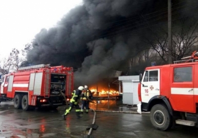 На месте пожара в Киеве на рынке 