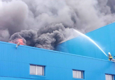 В Киеве произошел масштабный пожар в складском здании