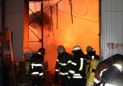 На складах у Києві загасили пожежу, - ОНОВЛЕНО