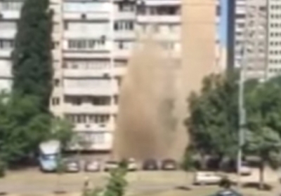 У Києві через прорив труби утворився 25-метровий 