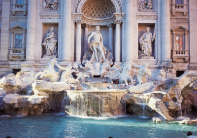В Риме запретили купаться в фонтанах