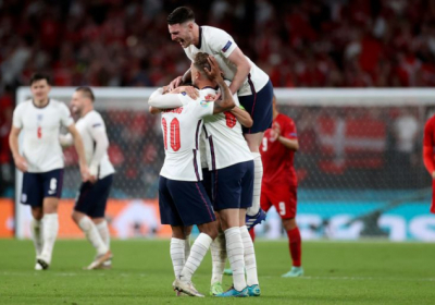 Гравці збірної Англії святкують перемогу на півфінальному матчі Євро-2020 проти Данії, 7 липня 2021 року Фото: AP Photo/Carl Recine, Pool