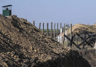 На адмінкордоні з окупованим Кримом завершилось будівництво першої лінії оборони