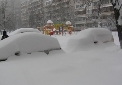 Столиця потонула у снігах: мерія Києва оголосила надзвичайну ситуацію