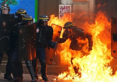Во Франции проходят масштабные акции протеста: есть раненые, - ВИДЕО