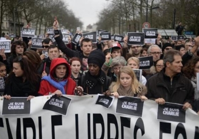 У Франції десятки тисяч людей вийшли на демонстрації, - фото